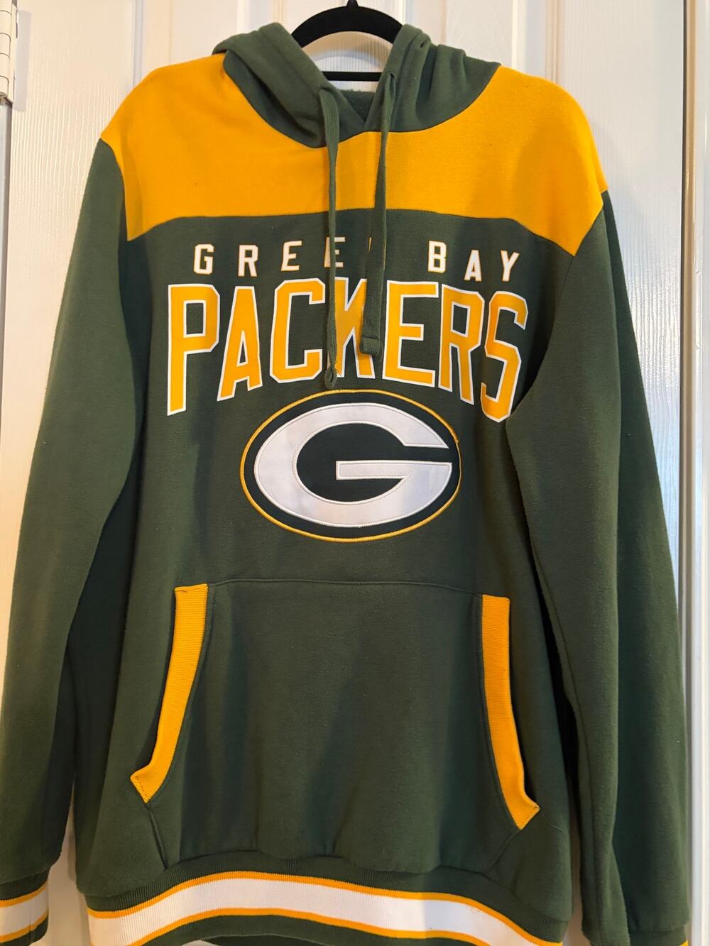 Green Bay Packers NFL Men’s Medium Colorblock Pullover Hoodie Green Gold Logo